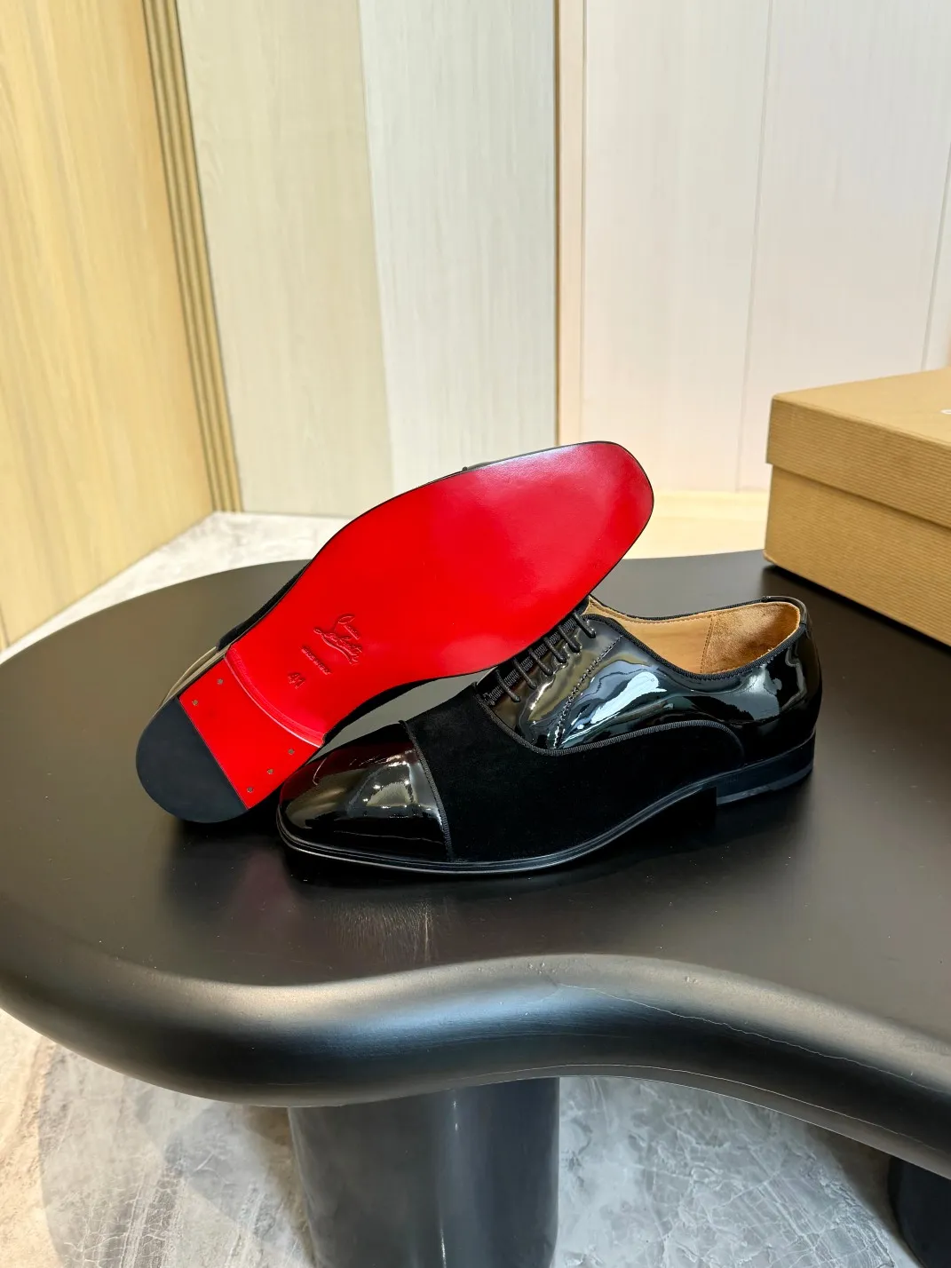 💰960 Christia*.Loubouti* high-end men's business formal leather shoes, original genuine cowhide red sole, imported Italian cowhide outsole, first-layer cowhide, water-dyed cowhide lining, high-end luxury. Size: 39-44 (customized at 38.45.46)✅